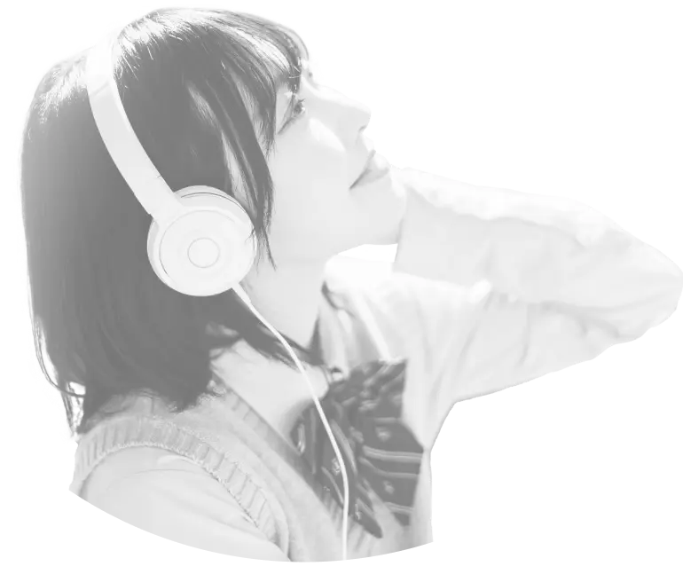 音楽を聴く学生